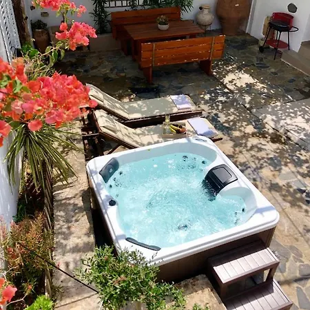 Avli Traditional With Private Jacuzzi Holiday home