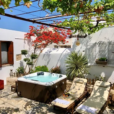 Avli Traditional With Private Jacuzzi Σπίτι διακοπών *